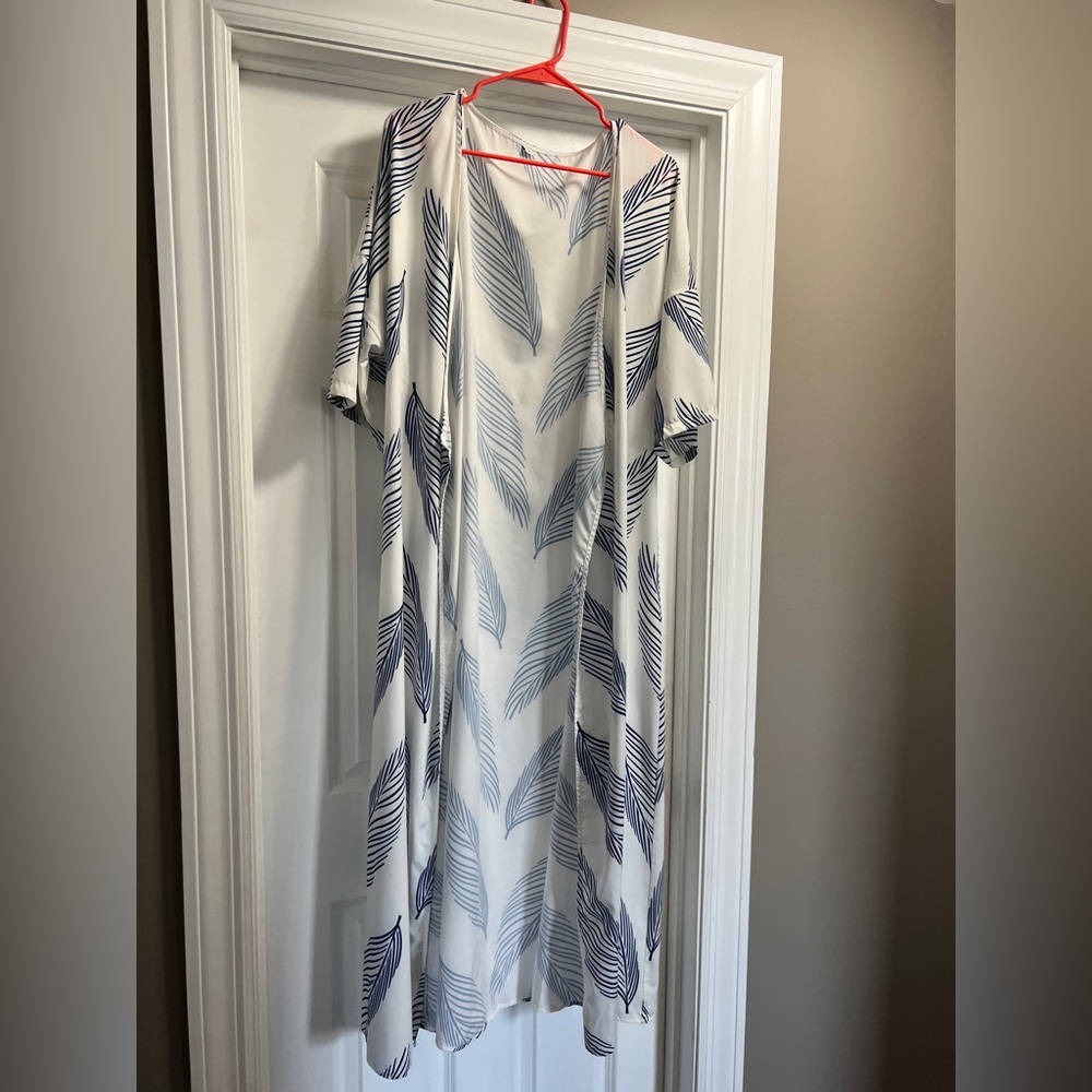 White and Blue Leaf Print Kimono